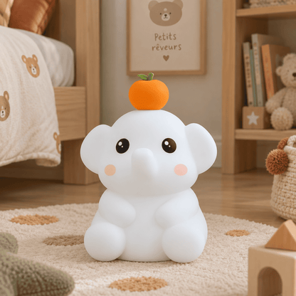 Veilleuse bébé éléphant éteinte sur le sol d'une chambre