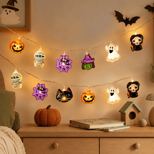 Guirlande lumineuse Monstres d’Halloween dans une chambre d’enfant