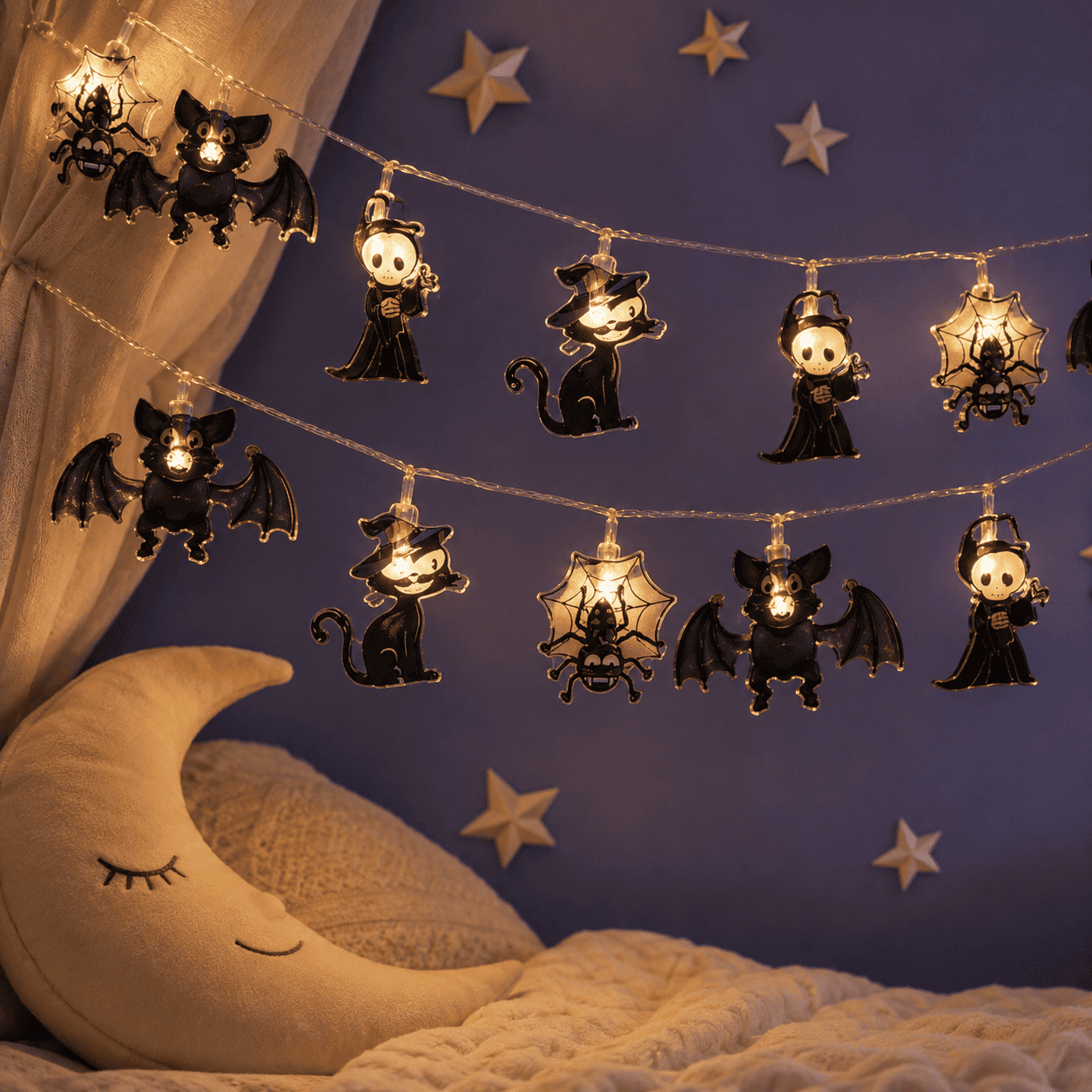 Guirlande lumineuse Nuit ensorcelée sur le mur d’une chambre d’enfant