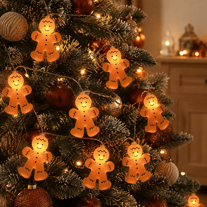 Guirlande lumineuse pain d’épices classique allumée sur un sapin de Noël