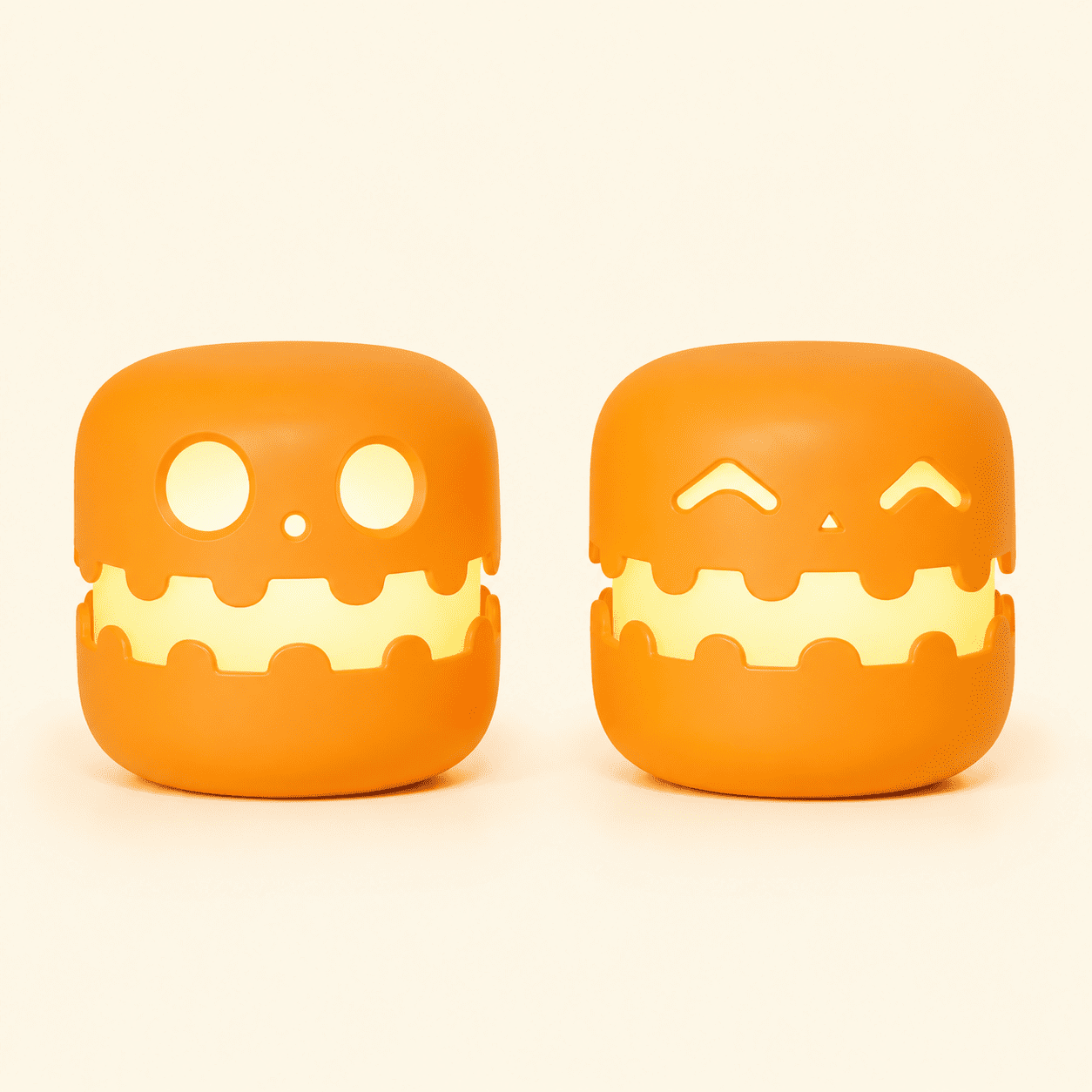 Petites veilleuses citrouille Halloween souriante et éveillée sur fond crème