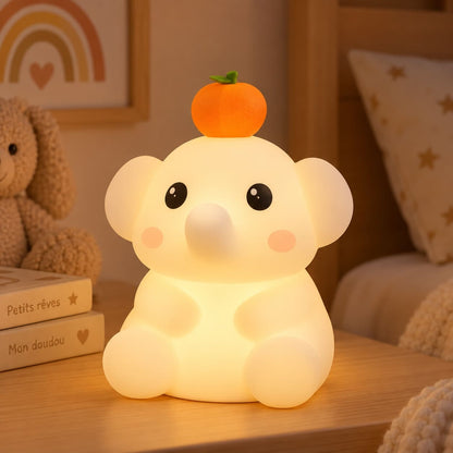 Veilleuse bébé éléphant dans une chambre avec une lumière chaude