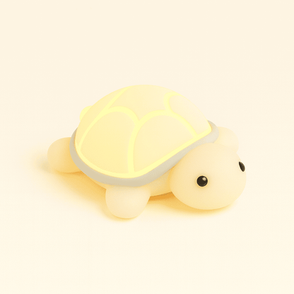 Veilleuse Bébé Tortue allumée sur fond beige