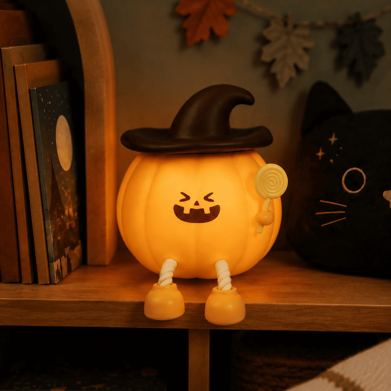 Veilleuse Halloween avec chapeau de sorcière dans un coin lecture vert