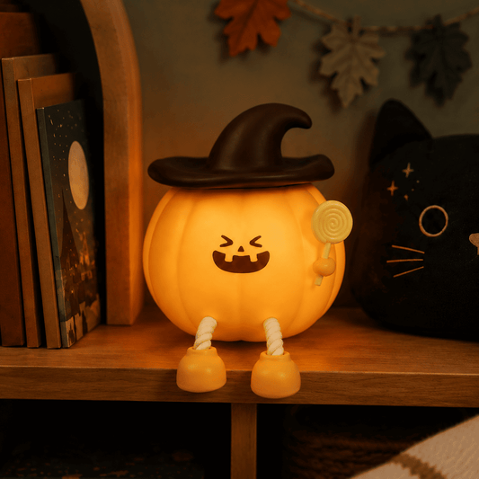 Veilleuse Halloween avec chapeau de sorcière dans un coin lecture vert