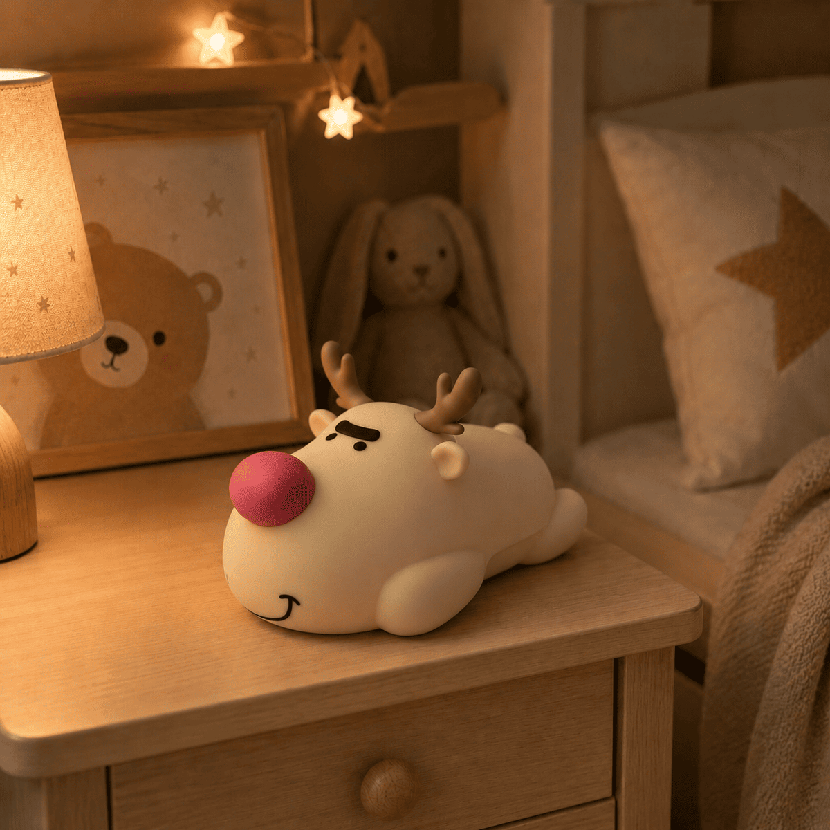 Veilleuse Renne de Noël éteinte dans une chambre d'enfant 