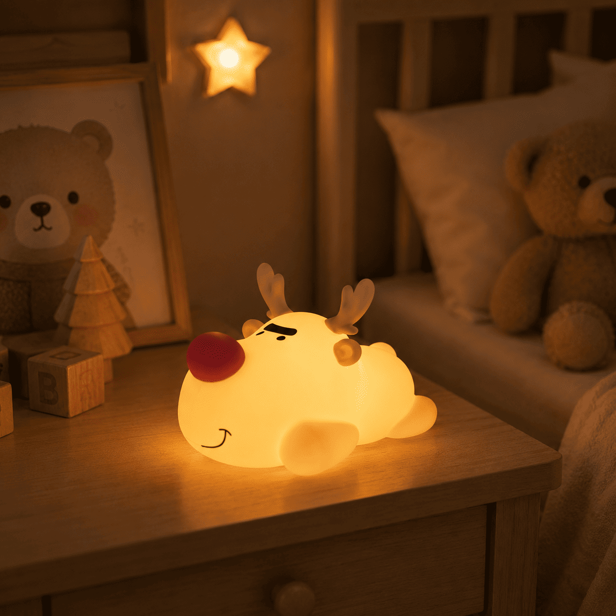 Veilleuse Renne de Noël dans une chambre d'enfant sur une table de chevet 